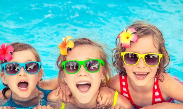 7 Tips for Buying a Swimming Pool for Your Backyard